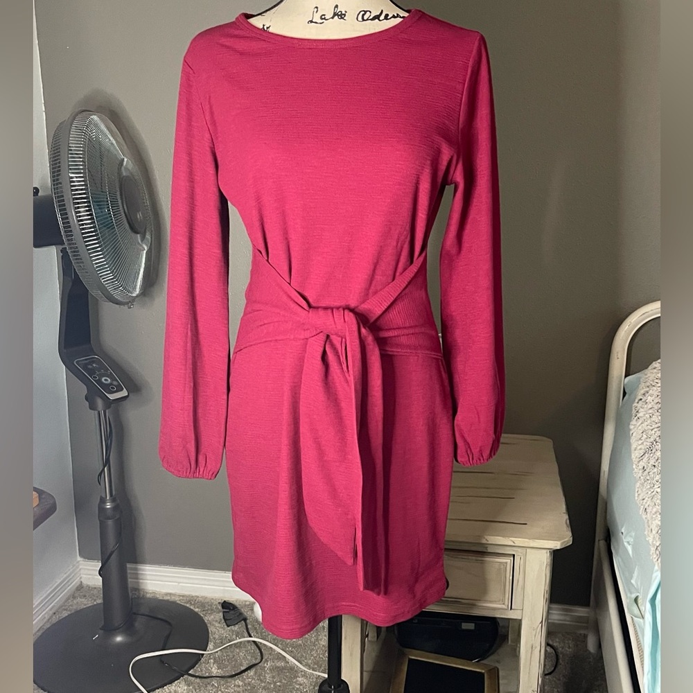 NWT Beautiful Burgundy Dress with long sleeve and tie waist in size Medium! - Picture 3 of 10